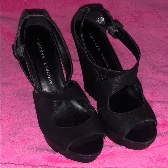 Chinese Laundry black platform wedges - Picture 2 of 3